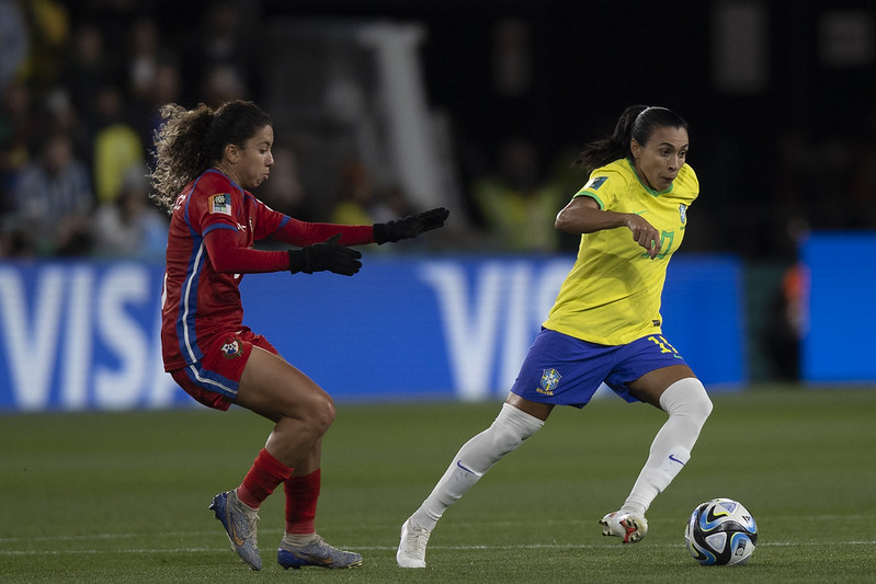 Copa 2023: Fifa brinca com árbitra que ficou 'hipnotizada' com Marta; veja