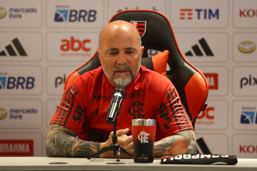 Sampaoli se manifesta sobre agressão de preparador do Flamengo a Pedro