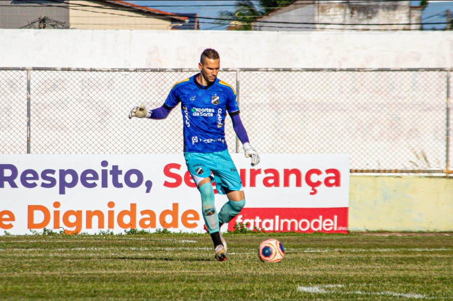 Goleiro tem lesão detectada, passa por cirurgia e desfalca ABC na Série B