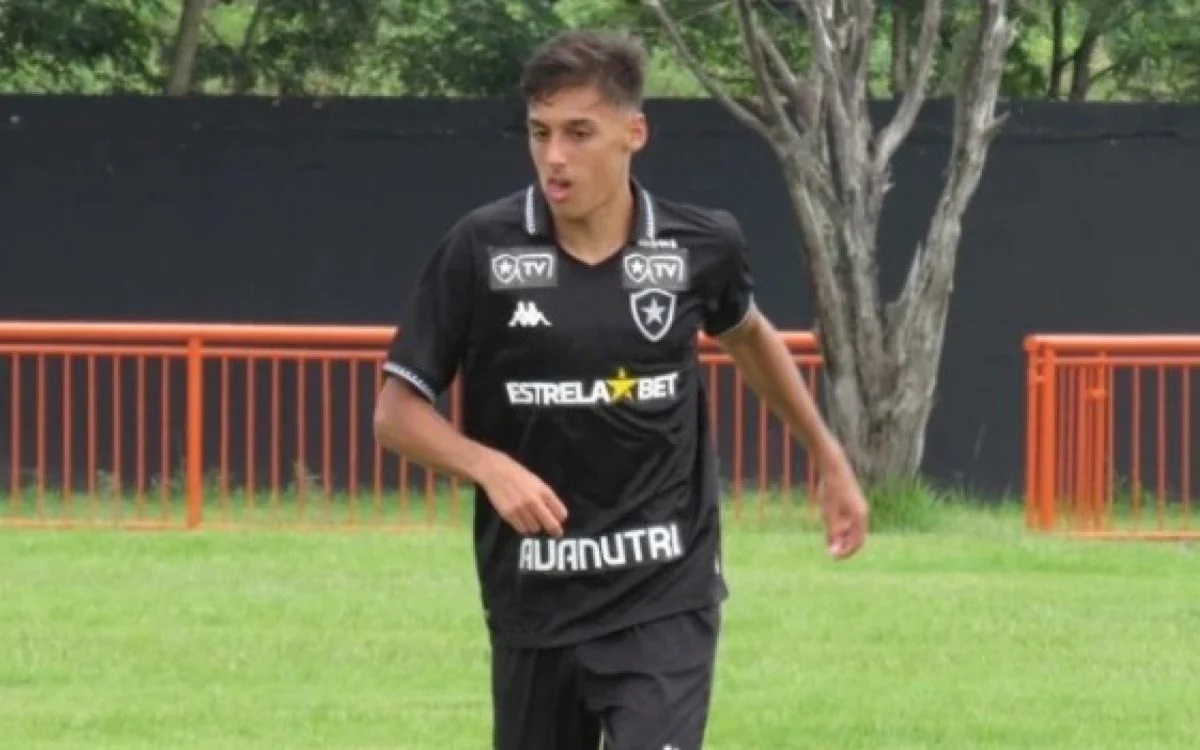 ABC contrata lateral-esquerdo que estava no Botafogo