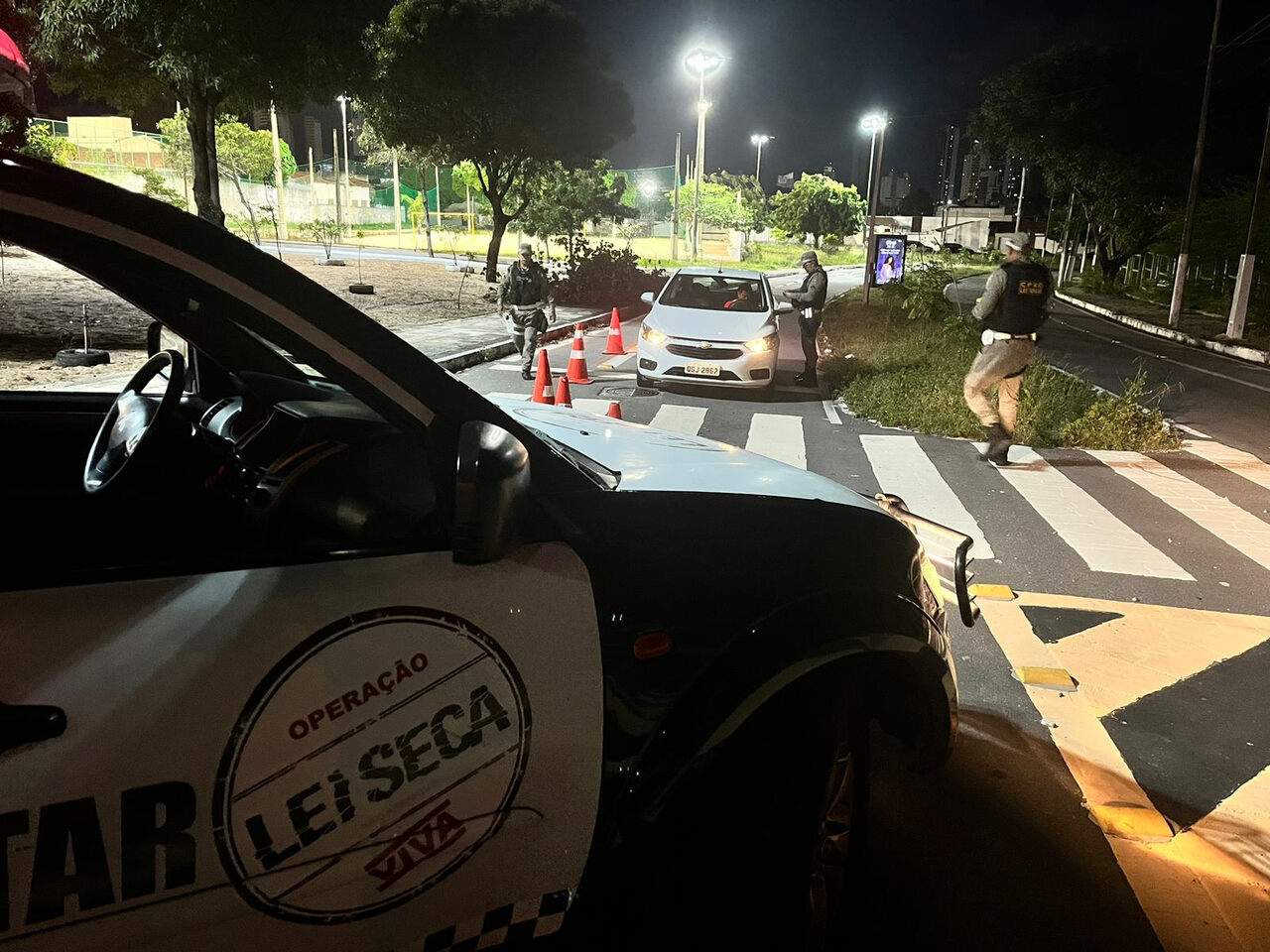 Motoentregador é flagrado em blitz da Lei Seca enquanto trabalhava