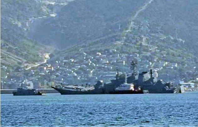 VÍDEO: Ucrânia atinge navio em ataque inédito a porto na Rússia