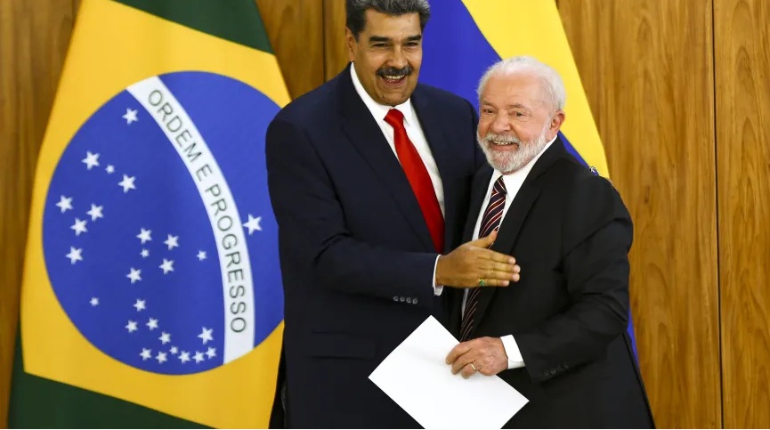 Lula assina decreto que autoriza Brasil a comprar energia da Venezuela