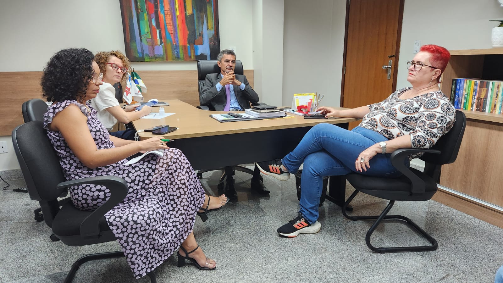 Sindicato se reúne com bancada do PT na ALRN para articular negociação com o governo