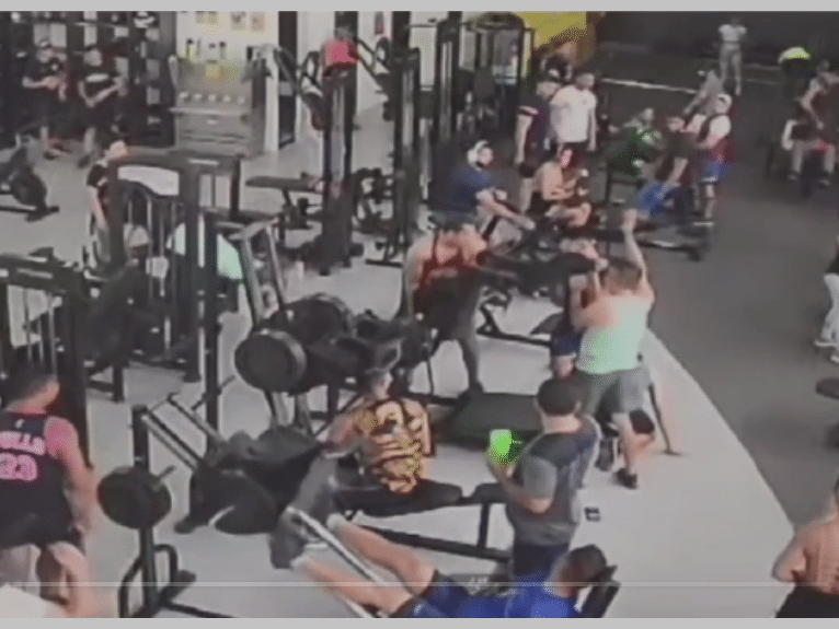 VÍDEO: Aparelho de ginástica cai em aluno em academia no CE e causa lesão considerada gravíssima; ASSISTA