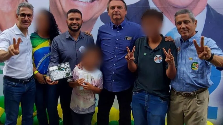 Pedras recebidas por Bolsonaro custam R$ 400 e são semipreciosas