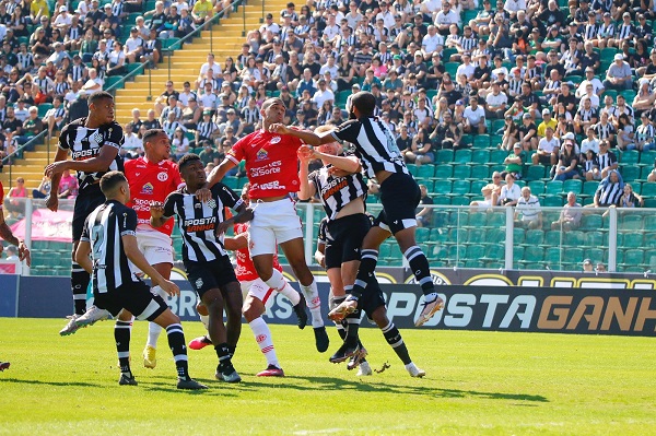 VÍDEO: América é atropelado pelo Figueirense e tem situação complicada na Série C; ASSISTA