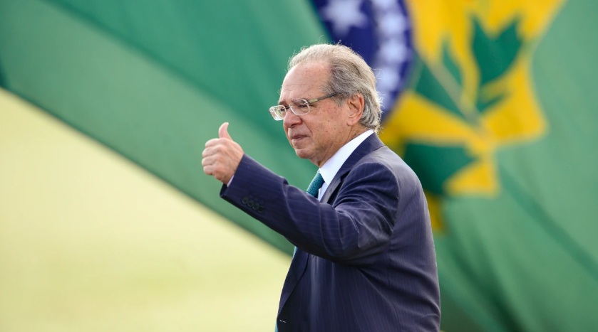 Paulo Guedes é parabenizado por números da economia