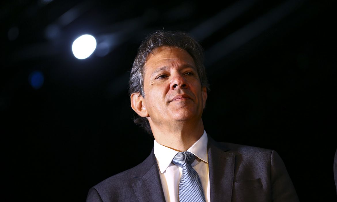 Ministros do TSE voaram de FAB após tornar Bolsonaro inelegível