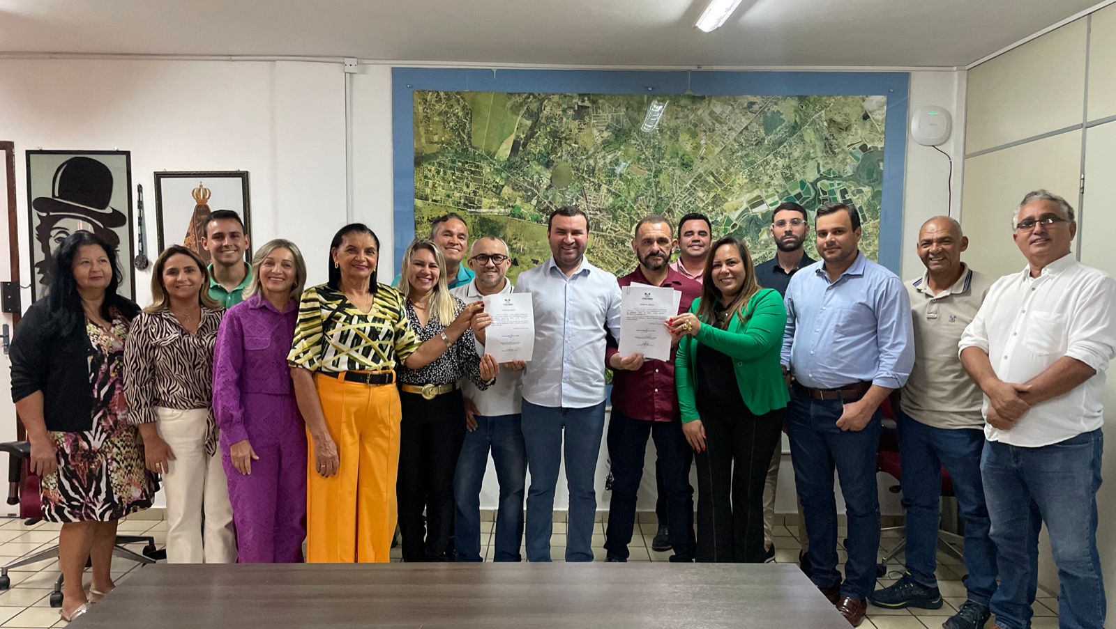 Conjunto Alfredo Mesquita e comunidade Lamarão ganham iluminação de LED