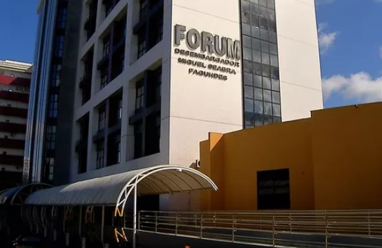 Filho que confessou envenenar e matar pai idoso com câncer terminal é absolvido em júri popular em Natal