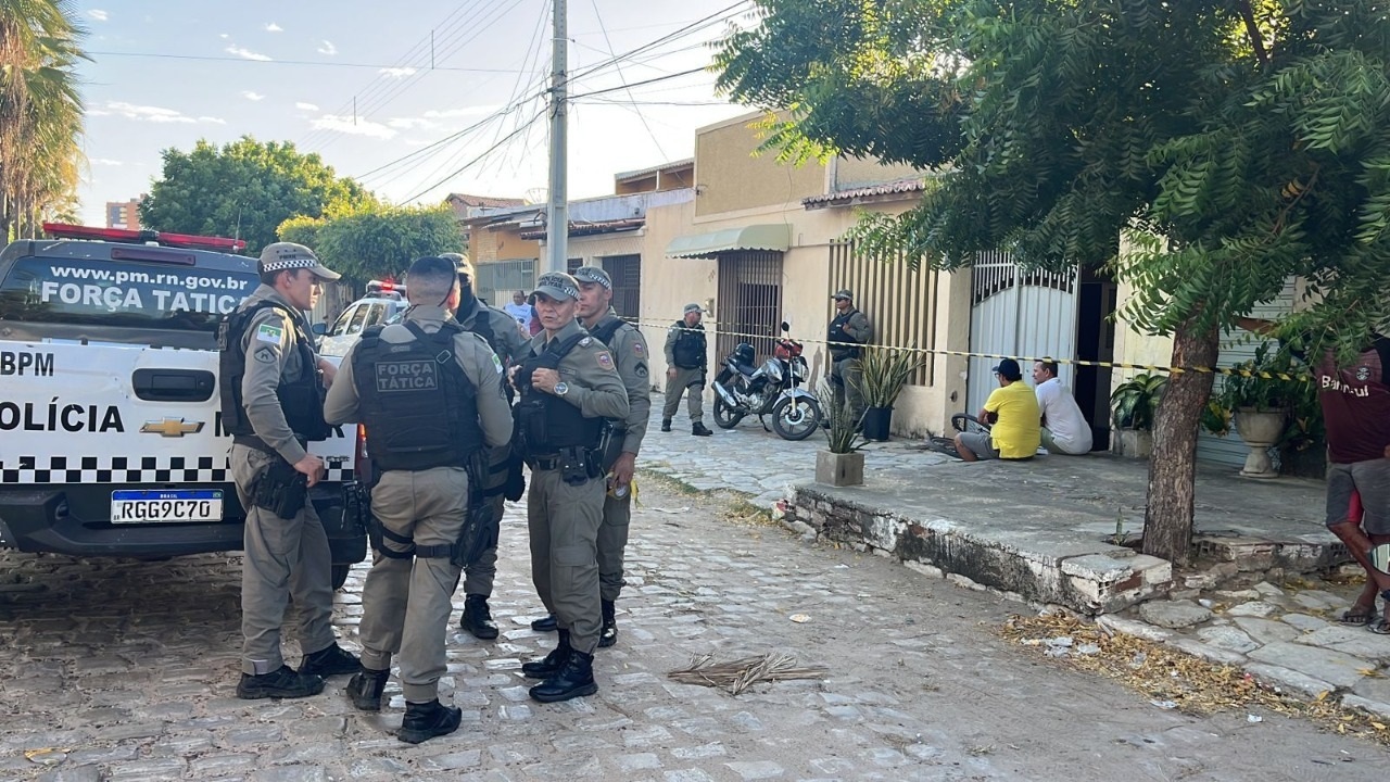 Homem é perseguido e morto a tiros dentro de residência em Mossoró