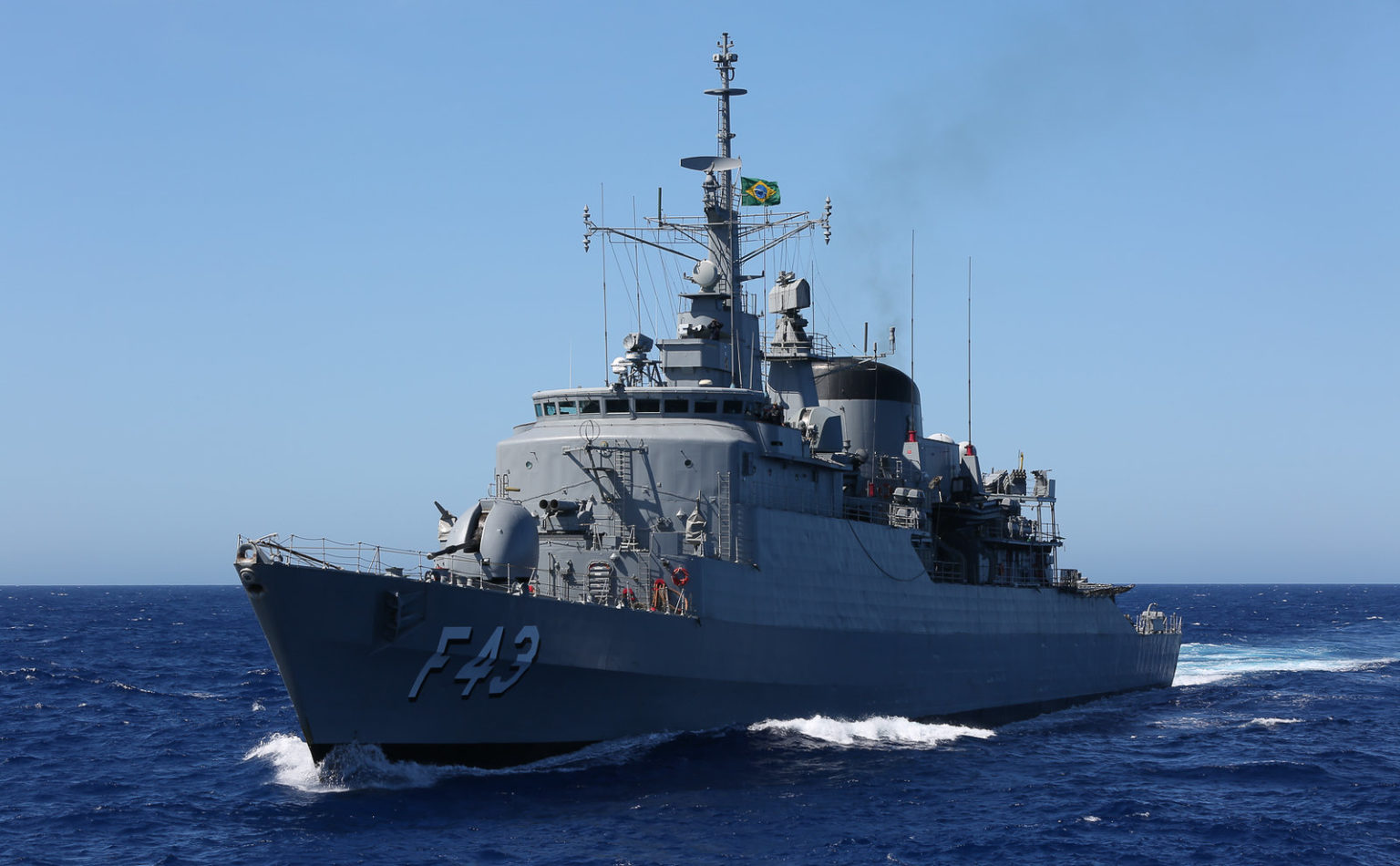 Navio de guerra da Marinha atraca em Natal e abre para visitação pública