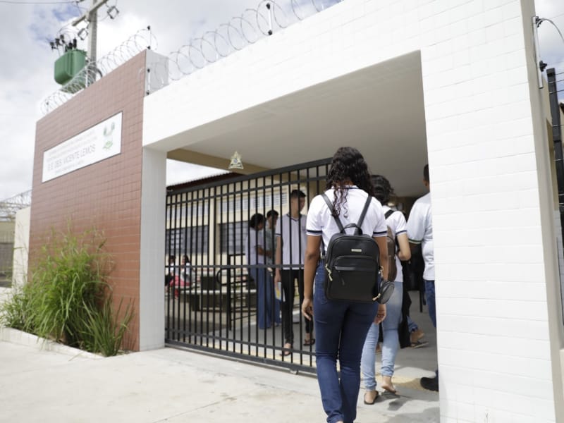 Fátima envia à ALRN projeto que oferece suporte financeiro para alunos permanecerem na escola