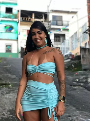 Influencer de 27 anos é morta em casa após post nas redes