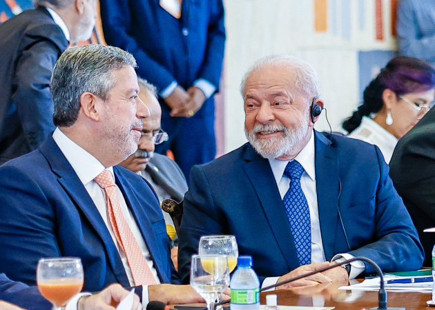 Lula deixa reforma ministerial para a última semana de agosto e coloca arcabouço em risco