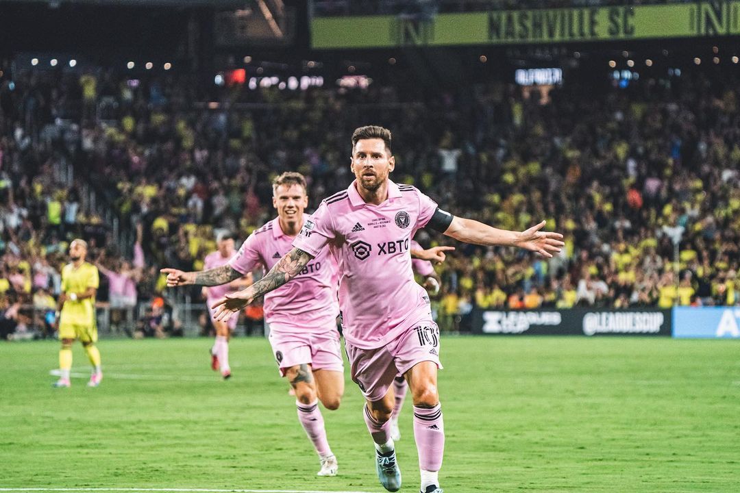 Messi é campeão com Inter Miami e vira jogador com mais títulos na história