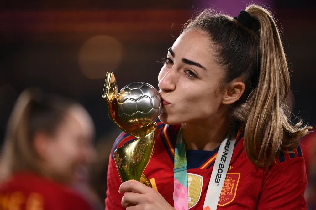 Morre o pai de Olga Carmona, jogadora que marcou o gol do título da Espanha na Copa do Mundo
