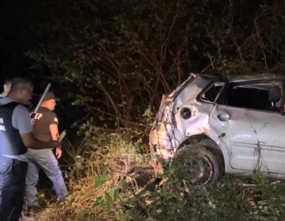 VÍDEO: Mulher perde o controle, capota o carro e morre em rodovia no interior do RN