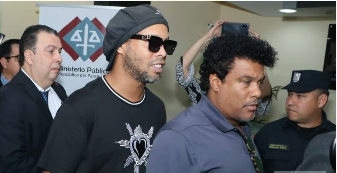 Ronaldinho Gaúcho dribla a CPI das Pirâmides