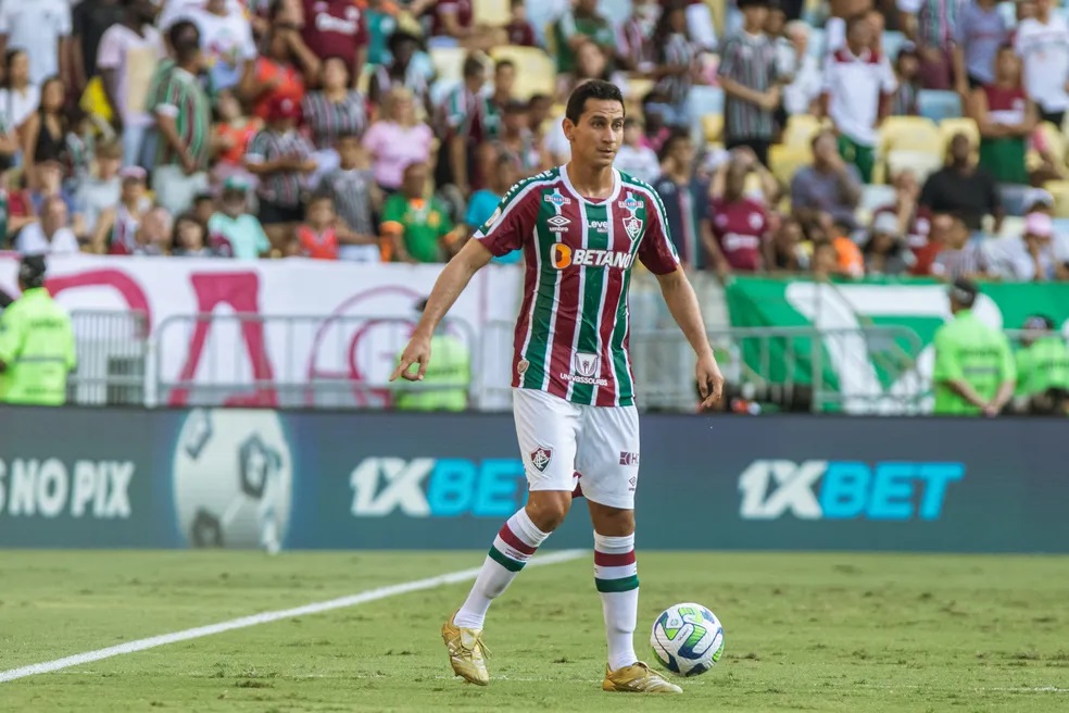 Ganso lamenta gramado do Maracanã e desmente o próprio Flu: "Já vem ruim há algum tempo"