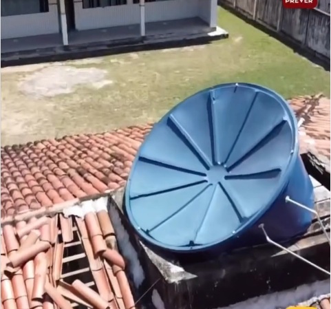 VÍDEO: Caixa d’água tomba em escola da Grande Natal e aulas são suspensas
