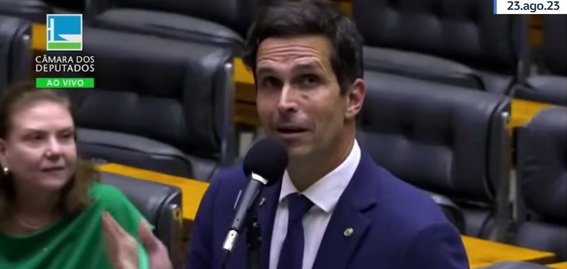 VÍDEO: 'O que eu fiz?', diz único deputado a votar contra a MP do salário mínimo