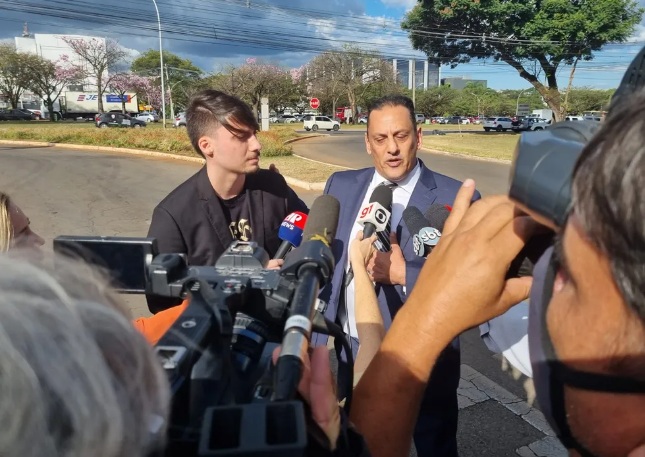 PF não vê relevância em celular de Bolsonaro e foca em aparelhos de Wassef e Jair Renan