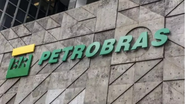 Petrobras torra R$17,8 milhões em viagens