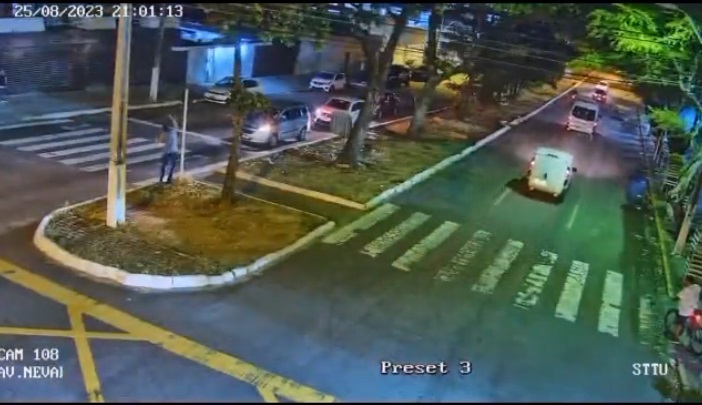 VÍDEO: Em Natal, até placa de trânsito é roubada; ASSISTA ao momento