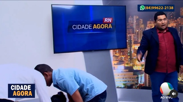 VÍDEO: Mulher desmaia em programa ao vivo após pedir comida