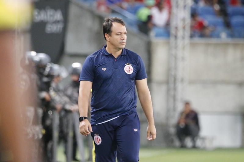 VÍDEO: Técnico do América é chamado para comissão técnica da Seleção Brasileira