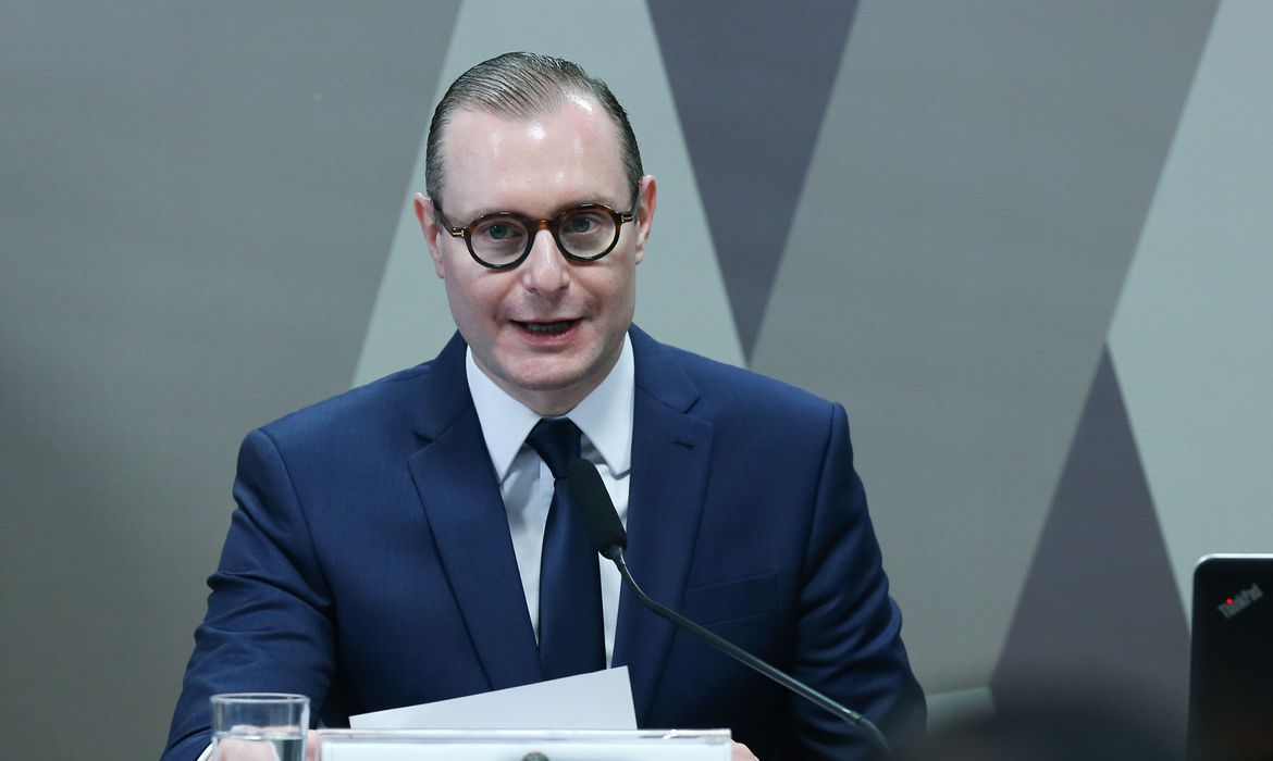 Zanin arquiva ação contra Bolsonaro por omissão na compra de vacina
