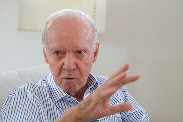 [VÍDEO] Zagallo recebe alta do hospital após 22 dias internado e comemora: 'Velho Lobo está on'