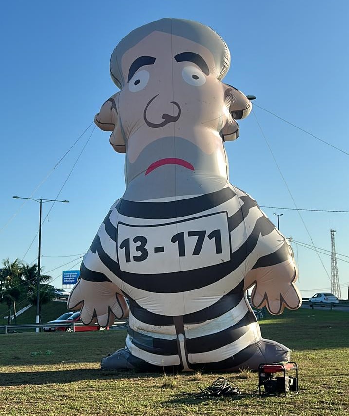 VÍDEO: Com Lula no RN, Pixuleco reaparece em Natal; ASSISTA