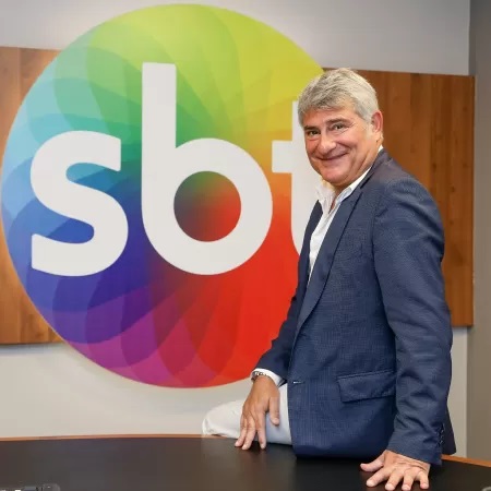 Cleber Machado assina contrato com SBT: 'Superfeliz'