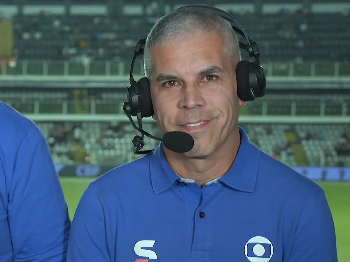 Comentarista da Globo é flagrado em momento íntimo dentro de vestiário do Corinthians