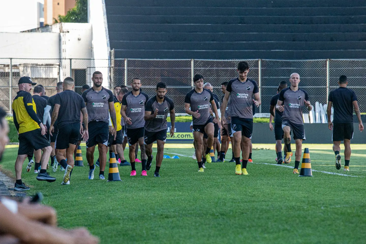 Sem vencer há 10 jogos, ABC recebe Sampaio no Frasqueirão; veja onde assistir e desfalques
