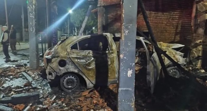 Maqueiro de hospital rouba carro, mas sofre grave acidente na fuga e acaba socorrido pelo médico que é dono do...