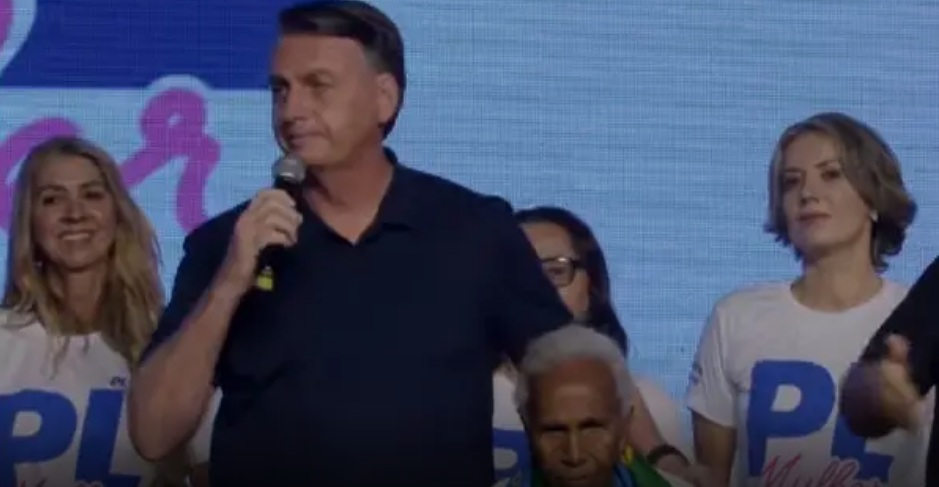 ‘Consideremos o ano passado uma página virada e vamos em frente’, diz Bolsonaro