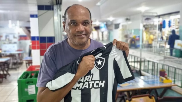 Goleiro do Botafogo de 95 virou dono de bar e aposta em título após 28 anos