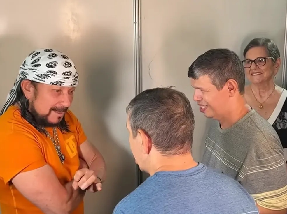 VÍDEO: Gêmeos autistas realizam sonho de conhecer Bell Marques em evento no RN e vídeo viraliza