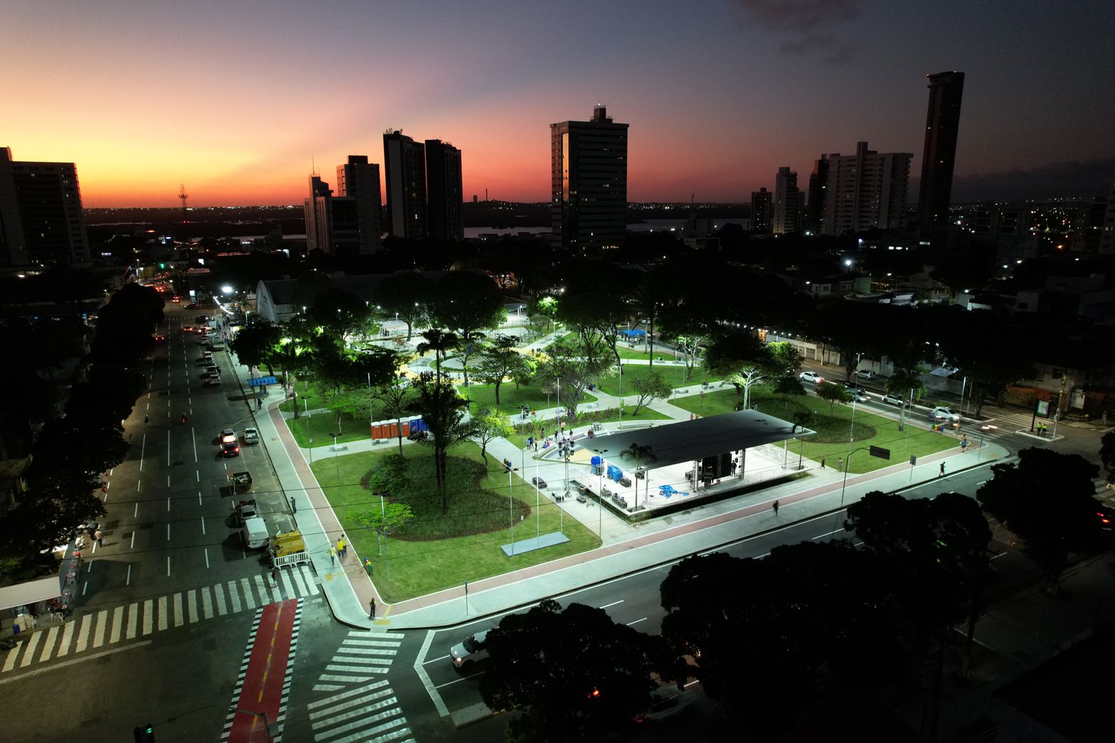 Prefeitura entrega nova Praça Pedro Velho