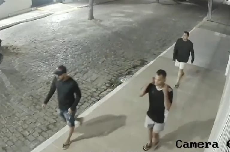 Polícia divulga imagens de suspeitos de roubarem R$ 15 mil em joias de casa no RN