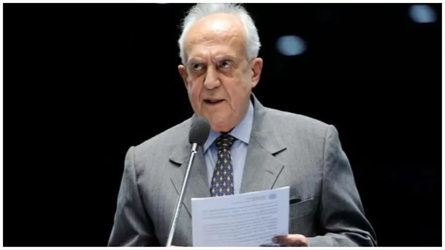 Jarbas Vasconcelos anuncia aposentadoria e renuncia ao Senado