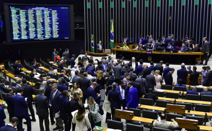Câmara aprova urgência para compensação de R$ 27 bilhões a Estados por perdas com ICMS