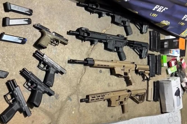 Ex-vereador do RN é preso com fuzis e pistolas no interior de Minas Gerais