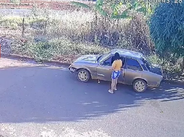 VÍDEO: Mulher coloca fogo no carro do marido após briga