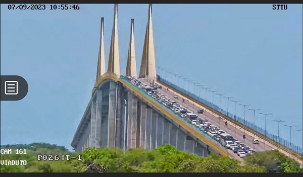 Protesto causa engarrafamento na Ponte Newton Navarro
