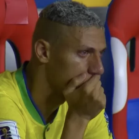 VÍDEO: Atacante da Seleção é flagrado chorando ao ser substituído em Brasil x Bolívia; ASSISTA